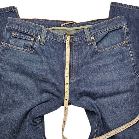 L.L. Bean Men's Indigo Distressed Standard Fit Jeans - Picture 8 of 12